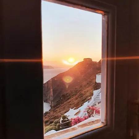 Karpimo Scenery - Caldera Sunset View - Private Hot Tub - Firostefani