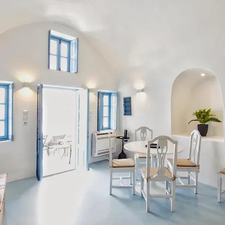 Karpimo Scenery - Caldera Sunset View - Private Hot Tub - Villa Firostefani