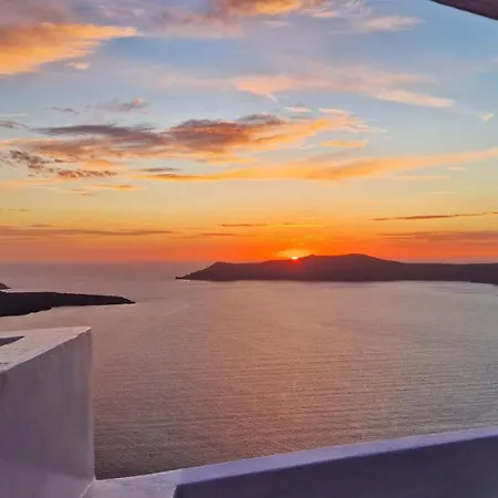 Karpimo Scenery - Caldera Sunset View - Private Hot Tub - Firostefani