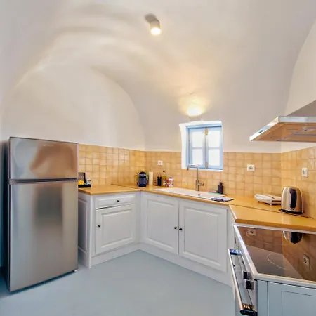 Karpimo Scenery - Caldera Sunset View - Private Hot Tub - Firostefani